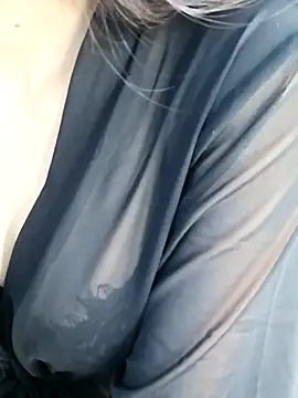 Snapshot of _Linez_ chatting on 7, 11, 2025 Linez online show from 7, 11, 2025