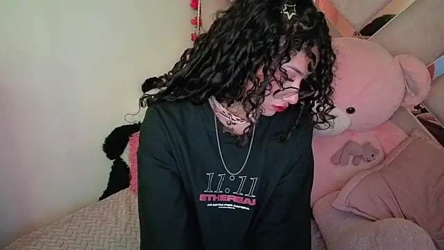 Snapshot of CherieCurl chatting on 25, 5, 2026 CherieCurl online show from 25, 5, 2026