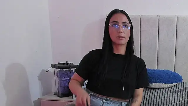 Snapshot of anny_roberts chatting on 22, 4, 2026 anny roberts online show from 22, 4, 2026