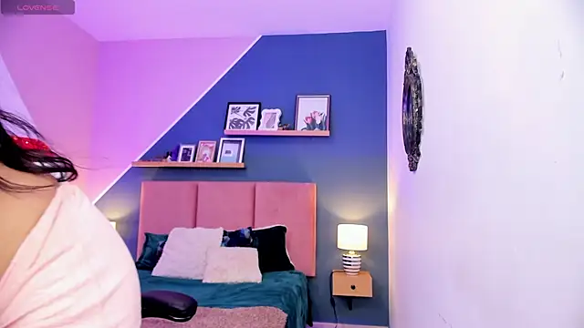 Chloe fischer  online show from 17, 12, 2025