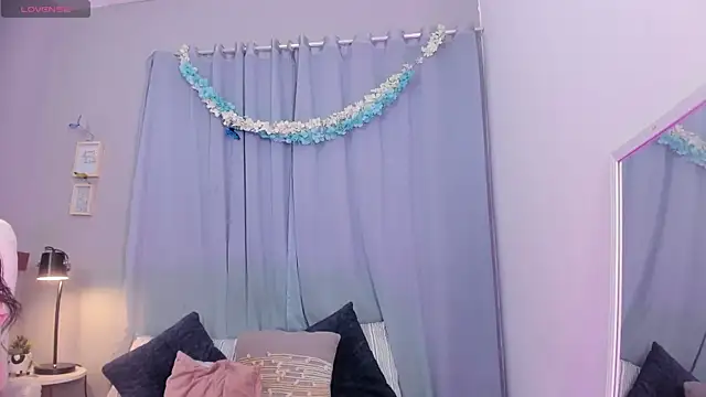 Chloe fischer  online show from 15, 4, 2026