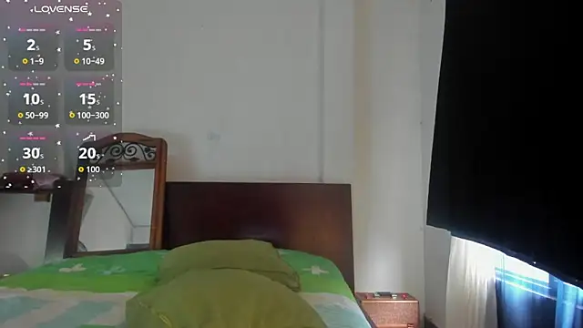 latinaStepmom online show from 4, 10, 2025