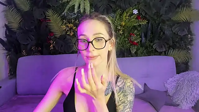 Horny Blond online show from 13, 2, 2026