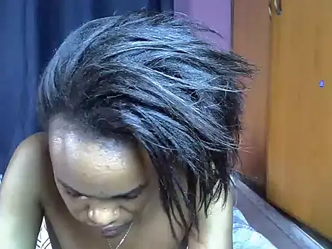 Queen petite  online show from 4, 12, 2025