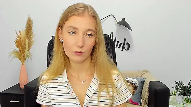 Snapshot of LolaWilsons chatting on 11, 1, 2025 LolaWilsons online show from 11, 1, 2025