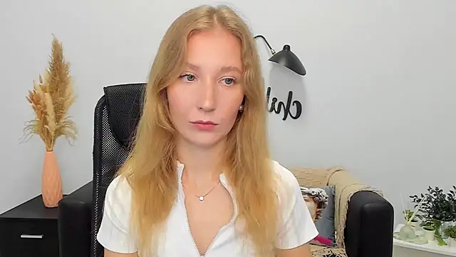 Snapshot of LolaWilsons chatting on 28, 1, 2025 LolaWilsons online show from 28, 1, 2025