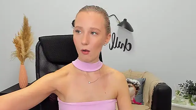 Snapshot of LolaWilsons chatting on 31, 1, 2025 LolaWilsons online show from 31, 1, 2025