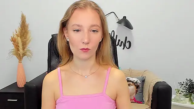 Snapshot of LolaWilsons chatting on 6, 2, 2025 LolaWilsons online show from 6, 2, 2025