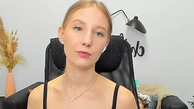 Snapshot of LolaWilsons chatting on 13, 3, 2025 LolaWilsons online show from 13, 3, 2025