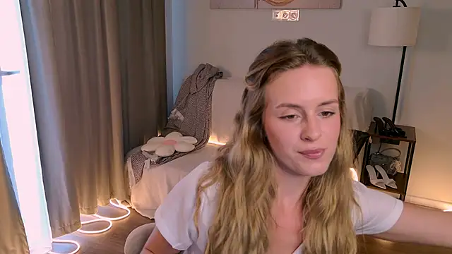 Snapshot of RozzitaBedberry chatting on 18, 6, 2026 RozzitaBedberry online show from 18, 6, 2026