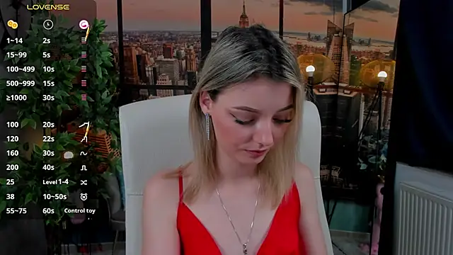 Snapshot of pretty_little_thing chatting on 6, 12, 2024 pretty little thing online show from 6, 12, 2024