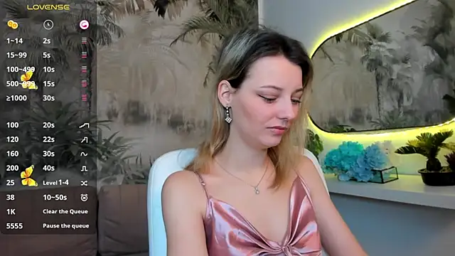 Snapshot of pretty_little_thing chatting on 15, 1, 2025 pretty little thing online show from 15, 1, 2025