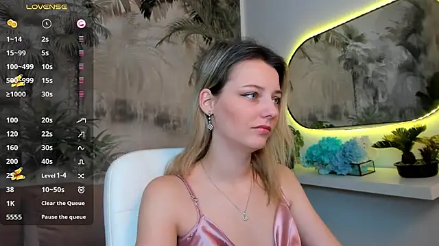 Snapshot of pretty_little_thing chatting on 15, 1, 2025 pretty little thing online show from 15, 1, 2025