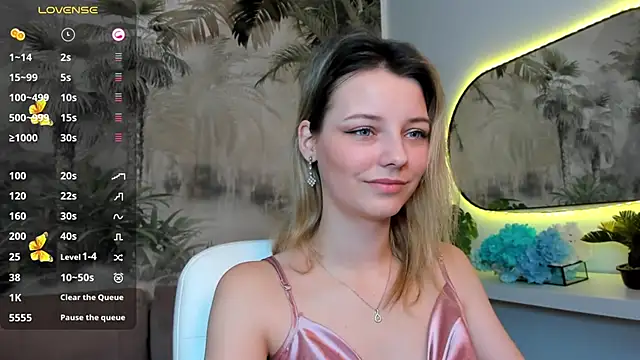 Snapshot of pretty_little_thing chatting on 15, 1, 2025 pretty little thing online show from 15, 1, 2025