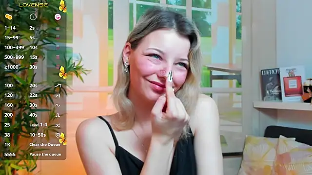 Snapshot of pretty_little_thing chatting on 29, 1, 2025 pretty little thing online show from 29, 1, 2025