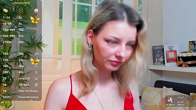 Snapshot of pretty_little_thing chatting on 29, 1, 2025 pretty little thing online show from 29, 1, 2025