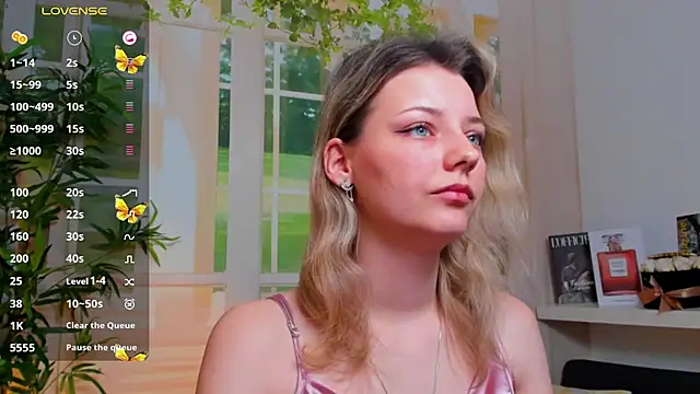 Snapshot of pretty_little_thing chatting on 29, 1, 2025 pretty little thing online show from 29, 1, 2025