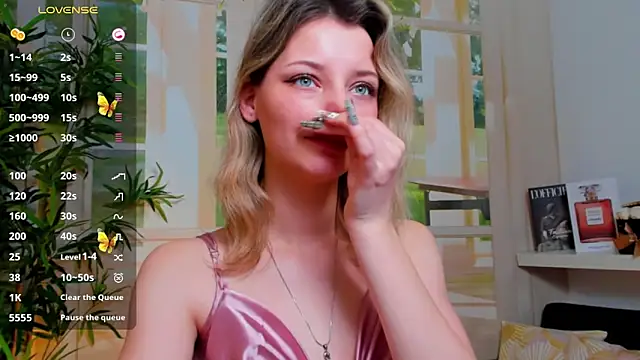 Snapshot of pretty_little_thing chatting on 30, 1, 2025 pretty little thing online show from 30, 1, 2025