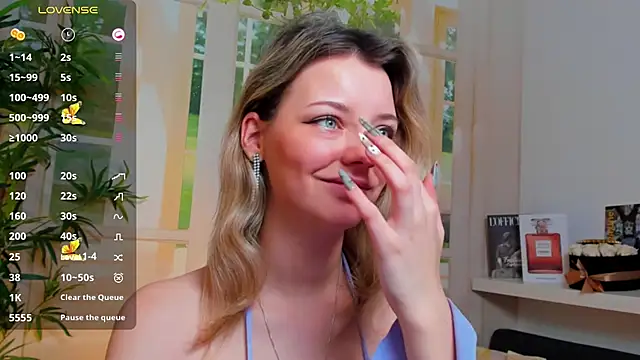 Snapshot of pretty_little_thing chatting on 31, 1, 2025 pretty little thing online show from 31, 1, 2025