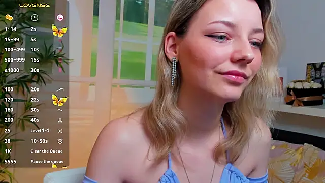 Snapshot of pretty_little_thing chatting on 31, 1, 2025 pretty little thing online show from 31, 1, 2025