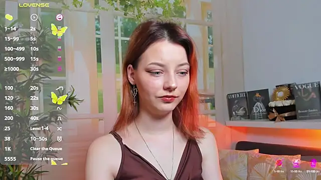 Snapshot of pretty_little_thing chatting on 10, 3, 2025 pretty little thing online show from 10, 3, 2025