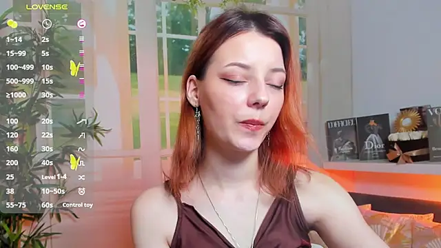 Snapshot of pretty_little_thing chatting on 11, 3, 2025 pretty little thing online show from 11, 3, 2025