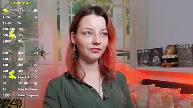 Snapshot of pretty_little_thing chatting on 13, 3, 2025 pretty little thing online show from 13, 3, 2025