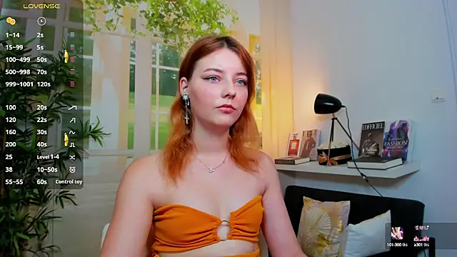 Snapshot of pretty_little_thing chatting on 13, 9, 2025 pretty little thing online show from 13, 9, 2025