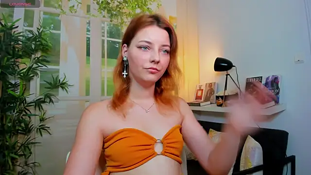 Snapshot of pretty_little_thing chatting on 15, 9, 2025 pretty little thing online show from 15, 9, 2025