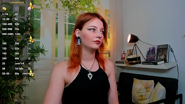 Snapshot of pretty_little_thing chatting on 25, 9, 2025 pretty little thing online show from 25, 9, 2025