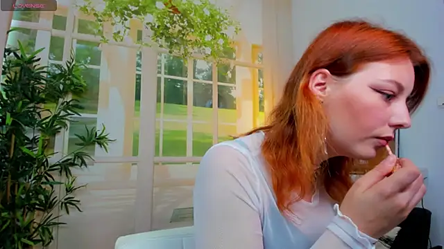 Snapshot of pretty_little_thing chatting on 5, 10, 2025 pretty little thing online show from 5, 10, 2025