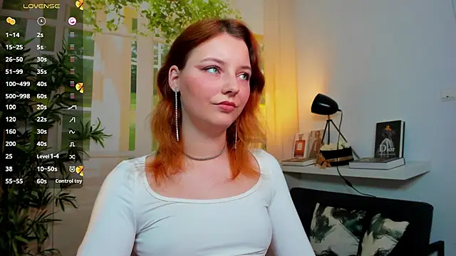 Snapshot of pretty_little_thing chatting on 23, 10, 2025 pretty little thing online show from 23, 10, 2025