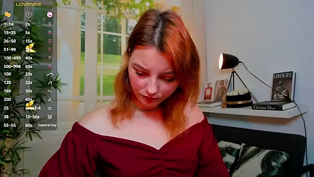 Snapshot of pretty_little_thing chatting on 12, 11, 2025 pretty little thing online show from 12, 11, 2025