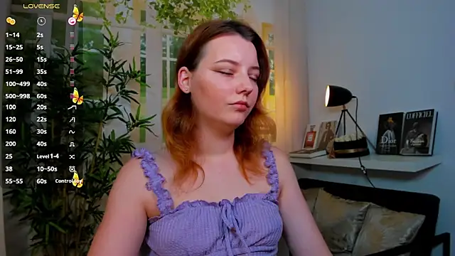 Snapshot of pretty_little_thing chatting on 20, 11, 2025 pretty little thing online show from 20, 11, 2025