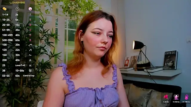 Snapshot of pretty_little_thing chatting on 25, 11, 2025 pretty little thing online show from 25, 11, 2025