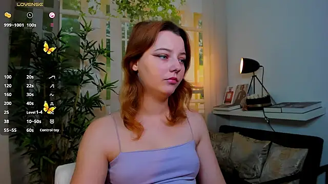 Snapshot of pretty_little_thing chatting on 28, 11, 2025 pretty little thing online show from 28, 11, 2025