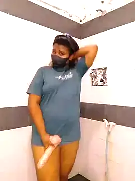 Snapshot of Sexy--queen1 chatting on 6, 3, 2025 Sexy--queen1 online show from 6, 3, 2025