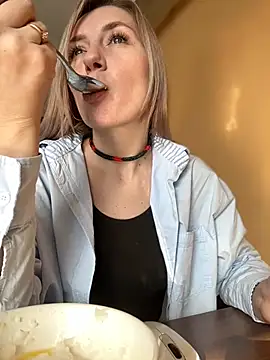 Snapshot of Crazy-Rosa chatting on 2, 2, 2025 Crazy-Rosa online show from 2, 2, 2025