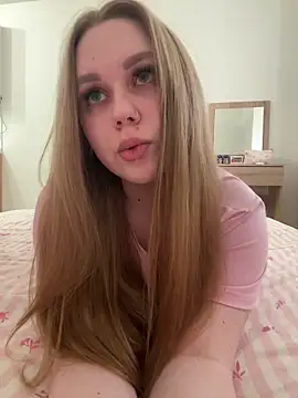 Snapshot of Marylallka5 chatting on 27, 4, 2026 Marylallka5 online show from 27, 4, 2026