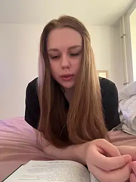 Snapshot of Marylallka5 chatting on 25, 7, 2026 Marylallka5 online show from 25, 7, 2026