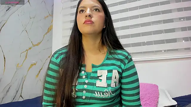 Snapshot of Sophie_Petit chatting on 5, 12, 2024 Sophie Petit online show from 5, 12, 2024