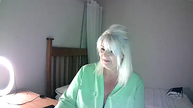 Snapshot of Miahotmilf chatting on 4, 2, 2025 Miahotmilf online show from 4, 2, 2025