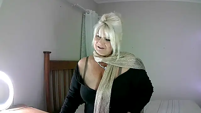 Snapshot of Miahotmilf chatting on 1, 3, 2025 Miahotmilf online show from 1, 3, 2025