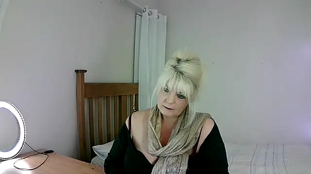 Snapshot of Miahotmilf chatting on 22, 3, 2025 Miahotmilf online show from 22, 3, 2025