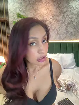 Snapshot of MonicaMoret chatting on 28, 5, 2026 MonicaMoret online show from 28, 5, 2026
