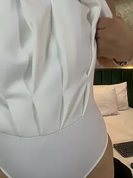 Snapshot of MonicaMoret chatting on 2, 7, 2026 MonicaMoret online show from 2, 7, 2026