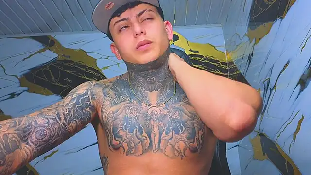 Kevin22 222 online show from 4, 12, 2025