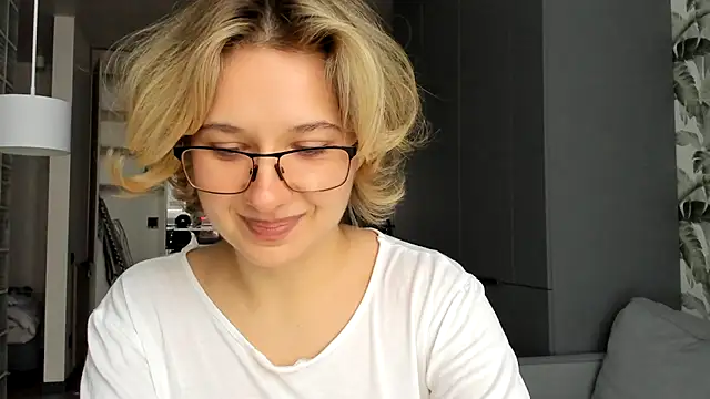 Lilith lutherlow online show from 7, 1, 2026