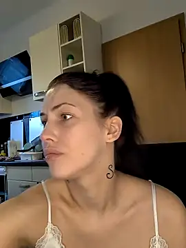 Snapshot of Linalicious chatting on 3, 12, 2024 Linalicious online show from 3, 12, 2024