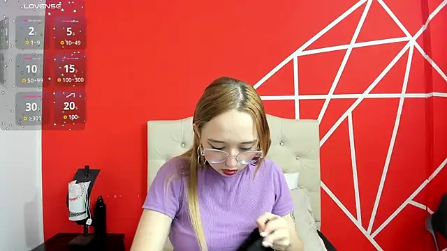 Liaroberts1 online show from 8, 1, 2025